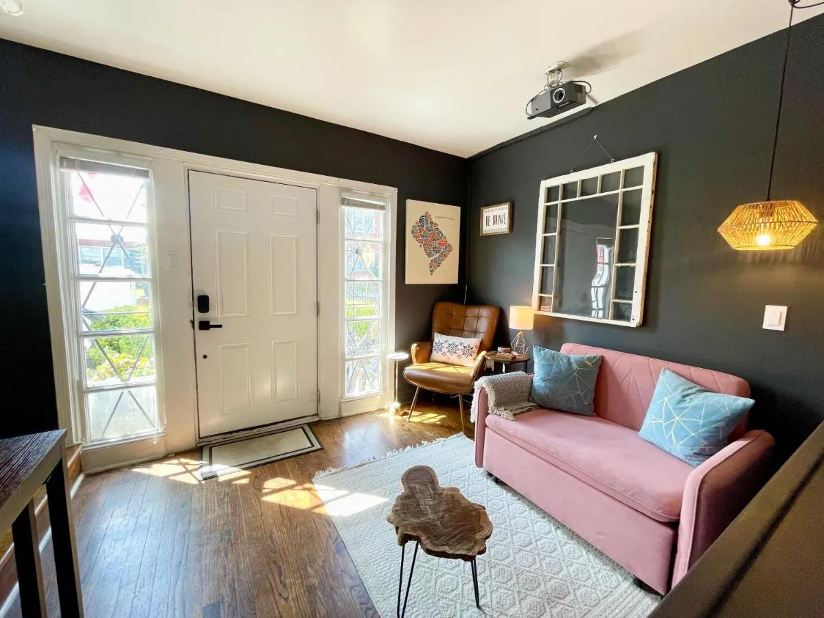 Image 2 of Capitol Hill Carriage House