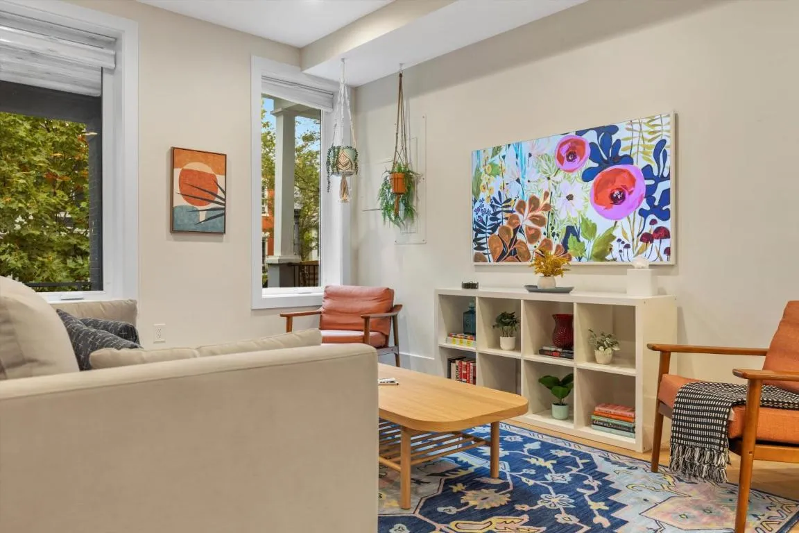 Image of Central DC 5-BR Townhome – Walk to METRO-rail