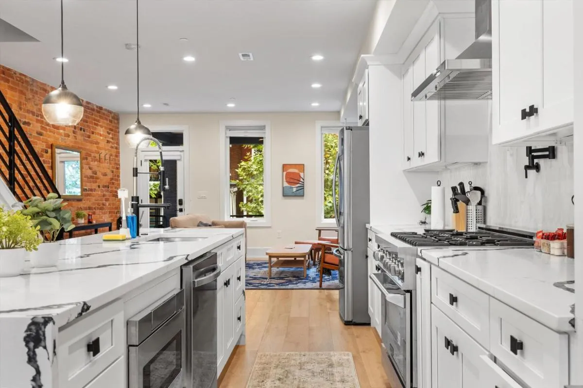Image 3 of Central DC 5-BR Townhome – Walk to METRO-rail
