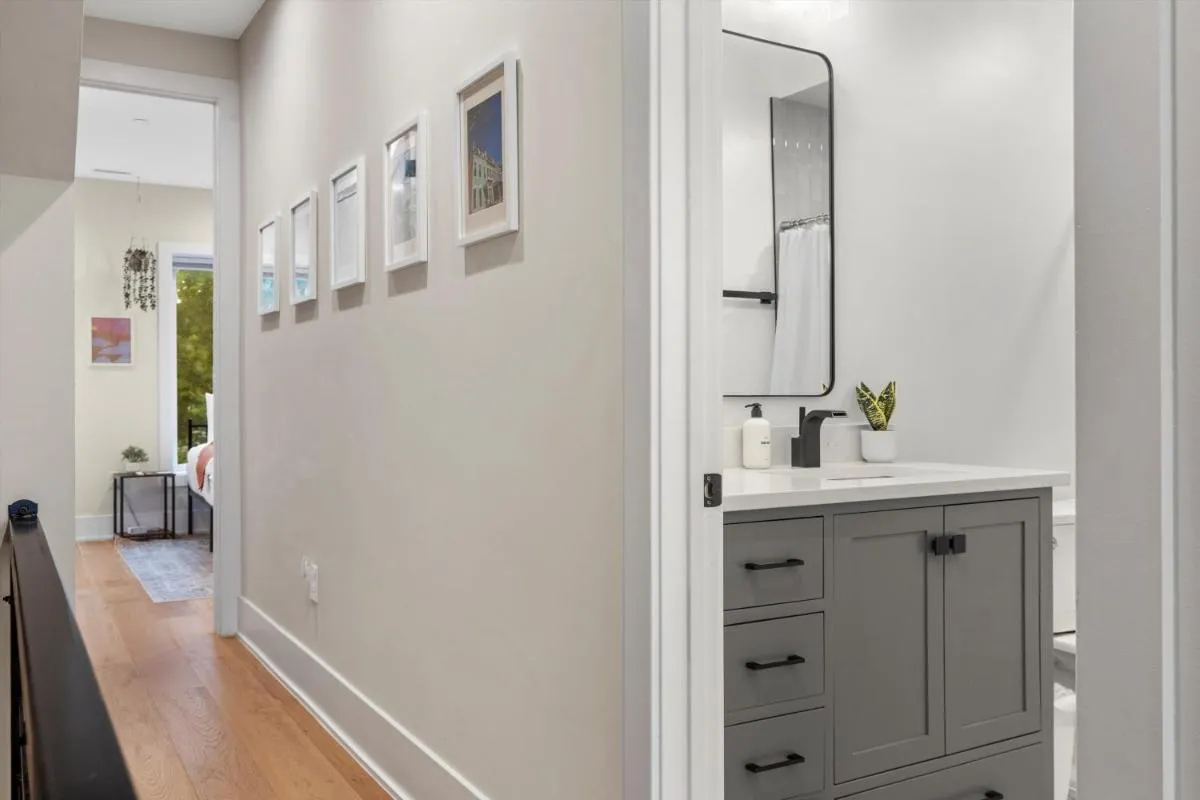 Image 2 of Central DC 5-BR Townhome – Walk to METRO-rail
