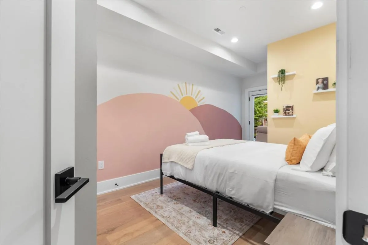 Image 6 of Central DC 5-BR Townhome – Walk to METRO-rail