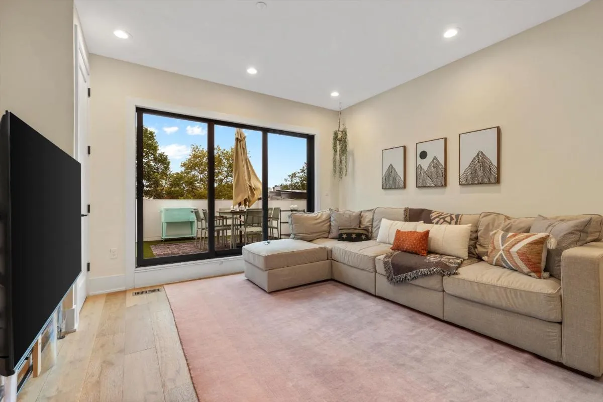 Image 4 of Central DC 5-BR Townhome – Walk to METRO-rail