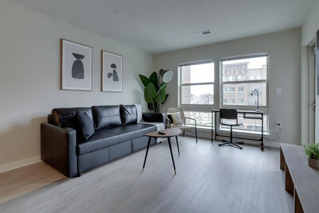 Image of Charming Condo with Nice Amenities at Alexandria