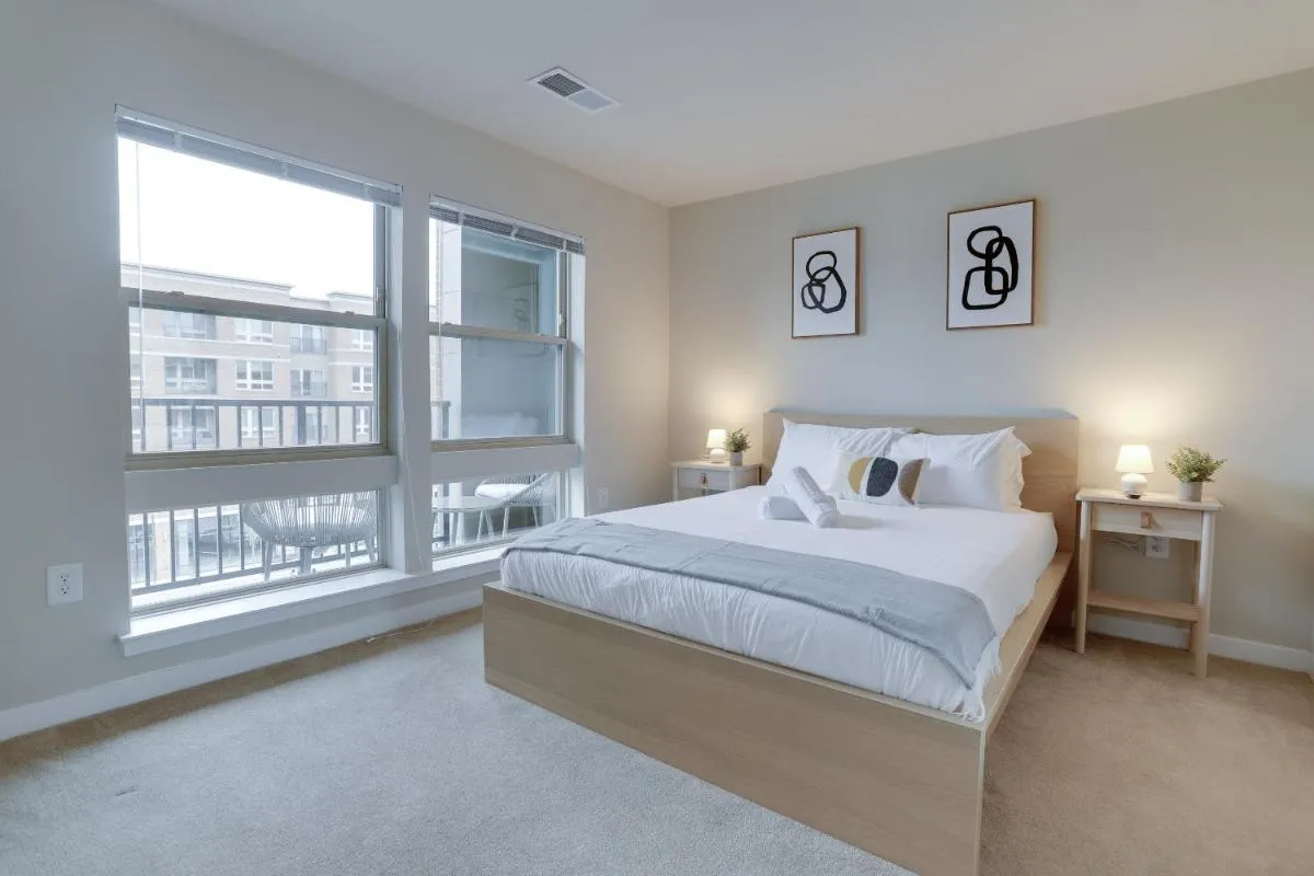 Image 2 of Charming Condo with Nice Amenities at Alexandria