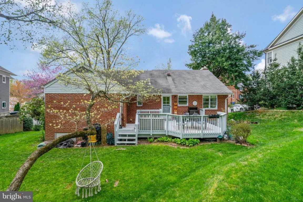 Image of Charming & Elegant 4 Bedroom House at the Heart of Arlington!