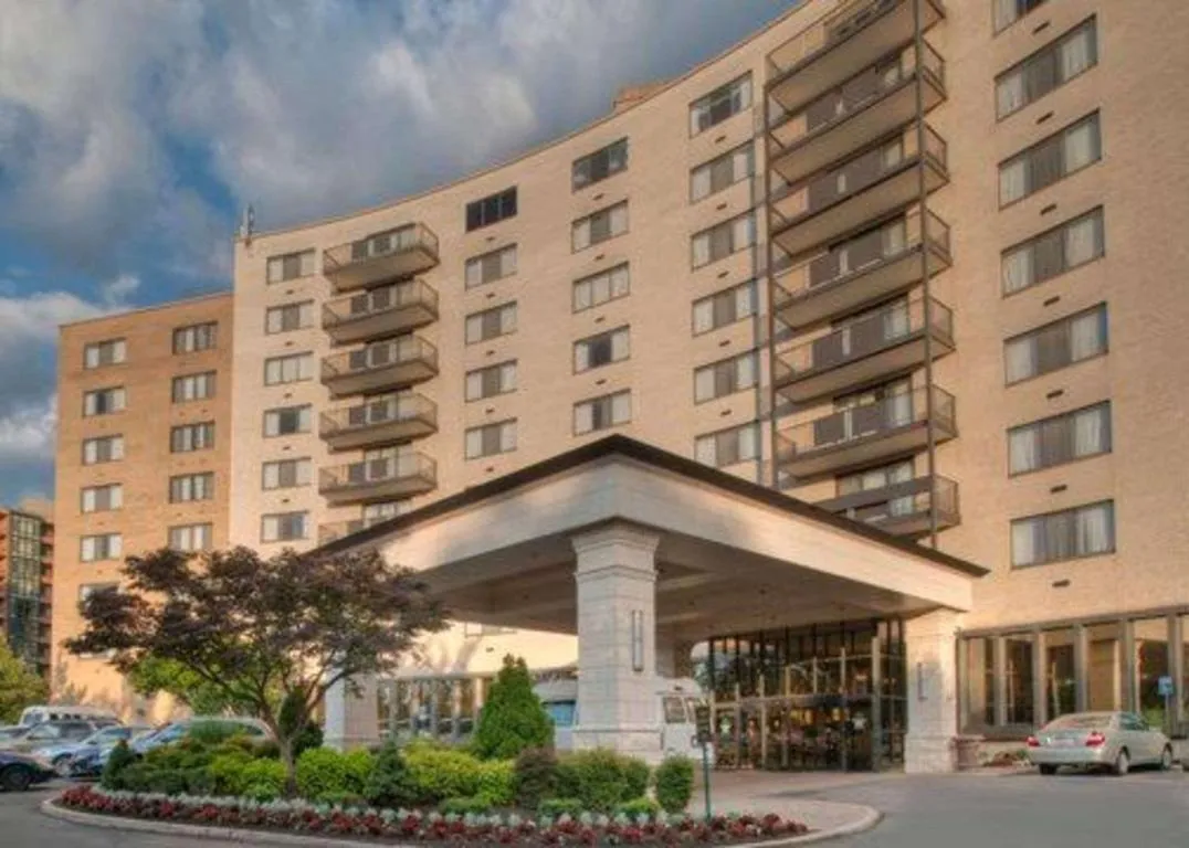 Image of Clarion Collection Hotel Arlington Court Suites