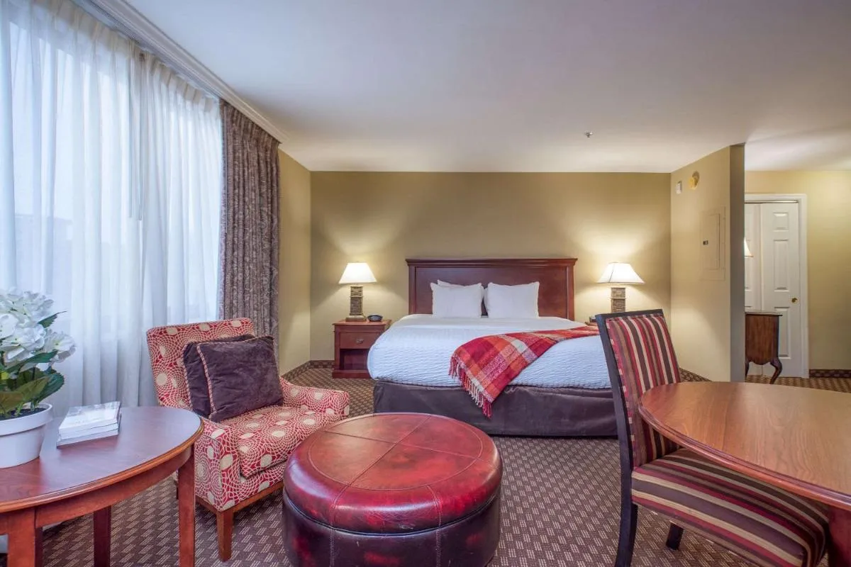 Image 1 of Clarion Collection Hotel Arlington Court Suites