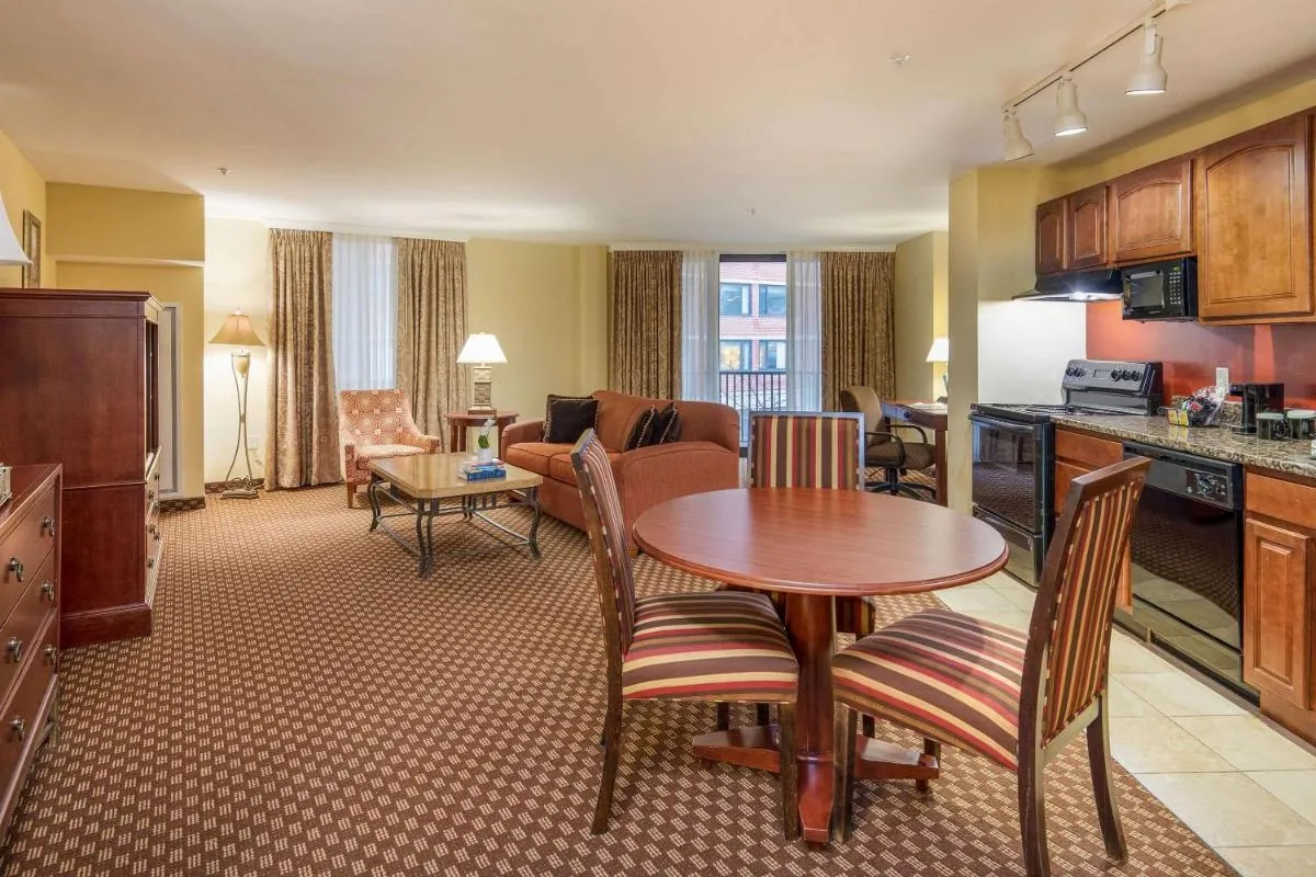 Image 2 of Clarion Collection Hotel Arlington Court Suites