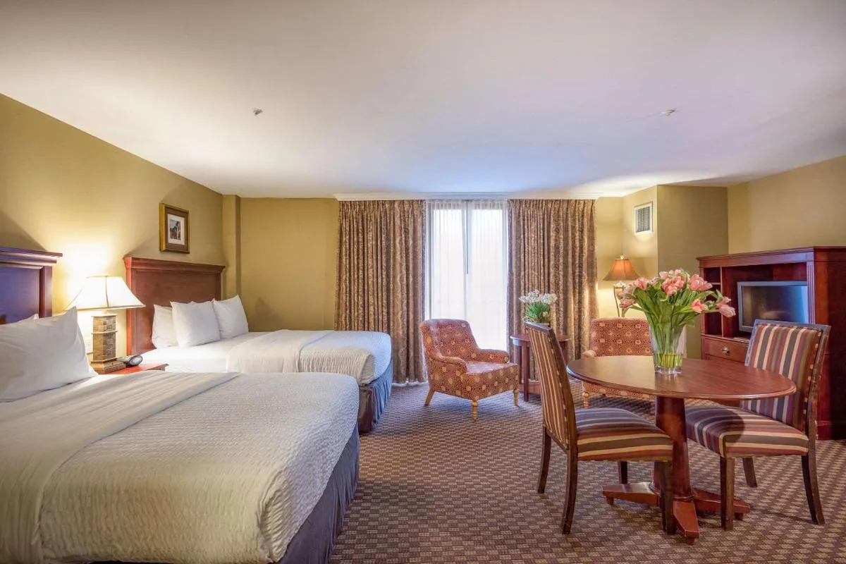 Image 4 of Clarion Collection Hotel Arlington Court Suites