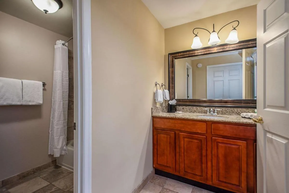 Image 5 of Clarion Collection Hotel Arlington Court Suites