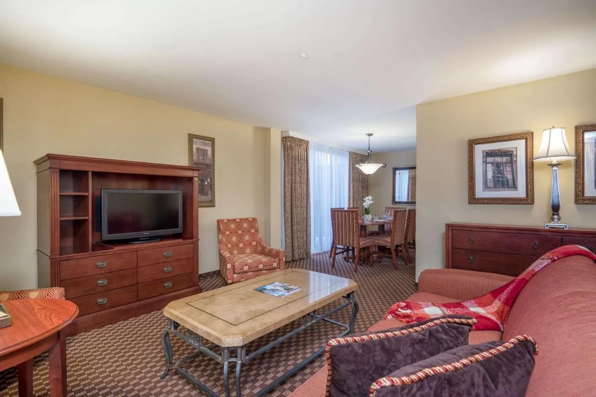 Image 3 of Clarion Collection Hotel Arlington Court Suites