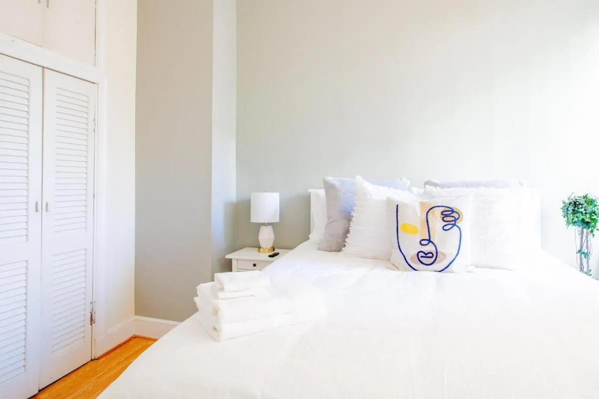 Image 1 of Classy 1-BR Flat Nestled Between Dupont & Logan