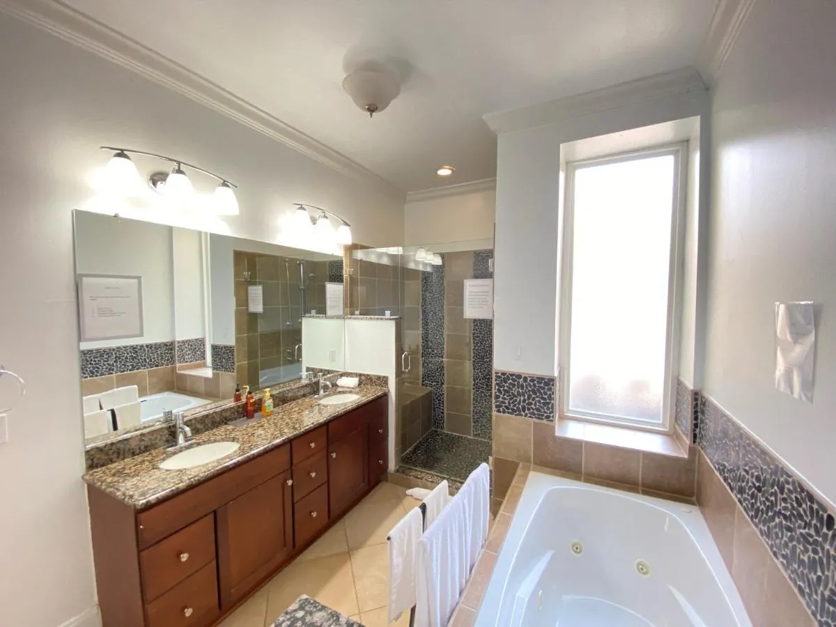 Image 4 of Classy Victorian Brownstone Subway Shopping