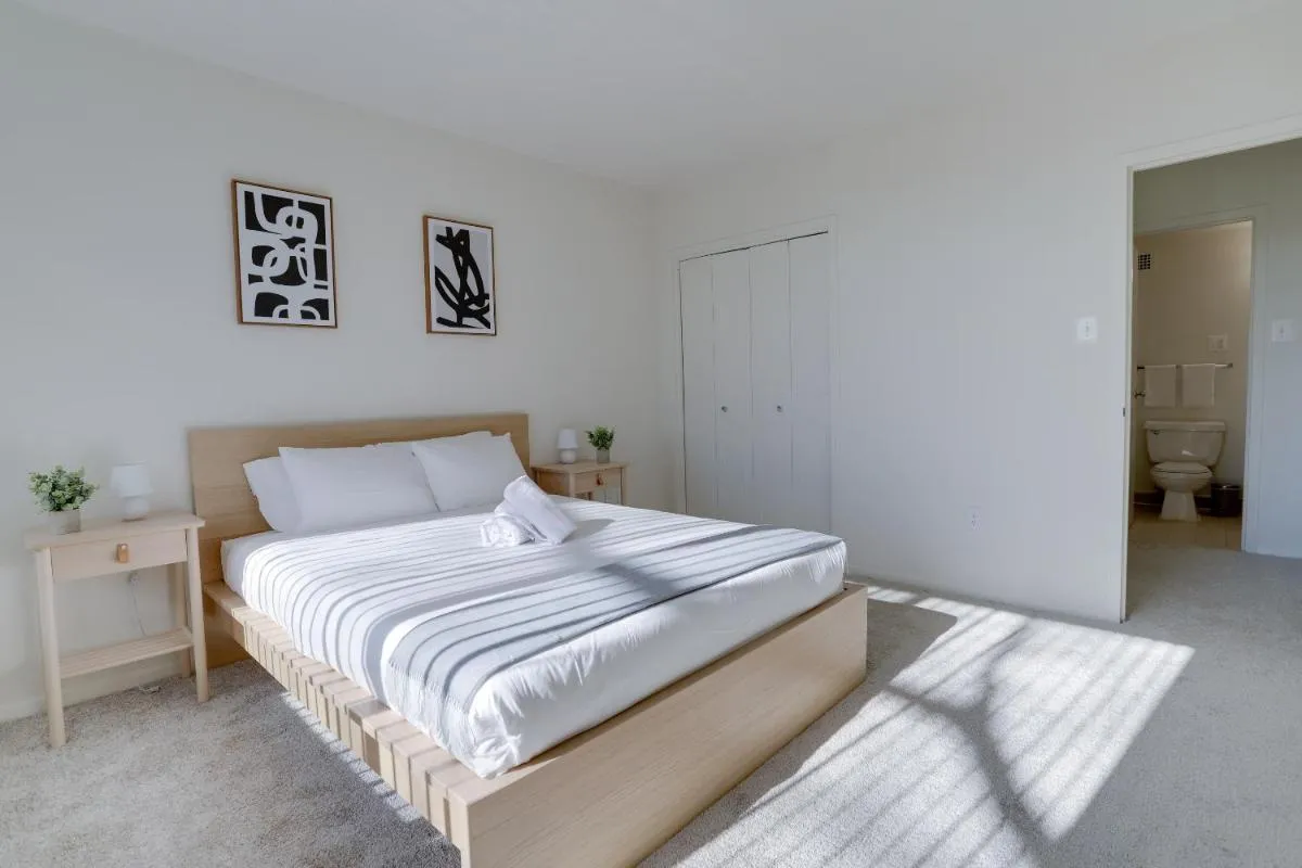 Image 1 of Comfortable & Luxury condo @Crystal City