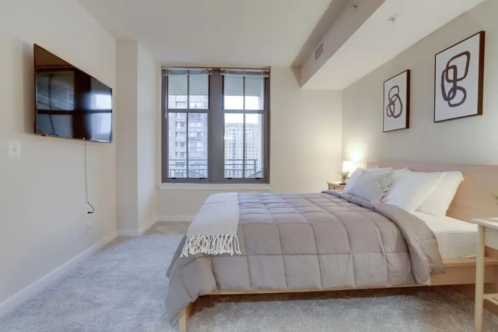 Image 1 of Condo with Gym and Pool in Pentagon City 8min to DCA