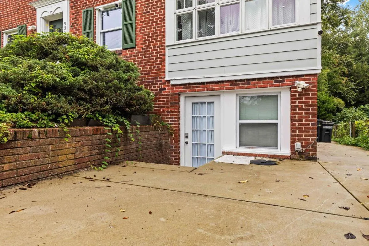 Image 2 of Cozy 1-bedroom garden apartment