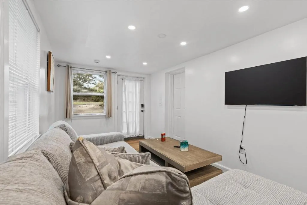 Image of Cozy 1-bedroom garden apartment