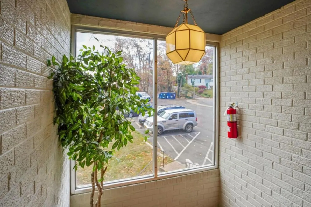 Image 6 of Crystal City Boutique Flats 2BR – Free Parking 2878