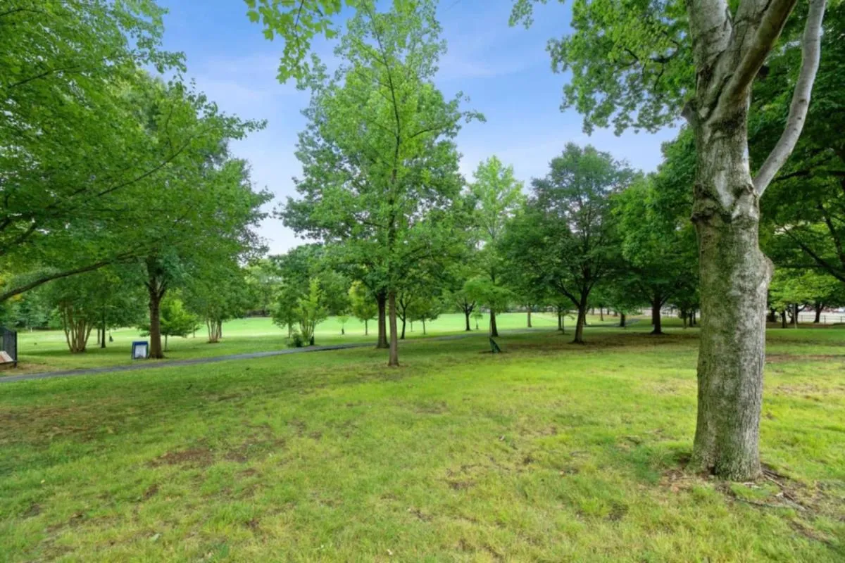 Image 4 of Crystal City Boutique Flats 2BR – Free Parking 2878