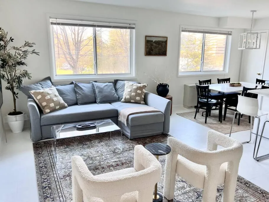 Image 1 of Crystal City Boutique Flats 2BR – Free Parking 2878