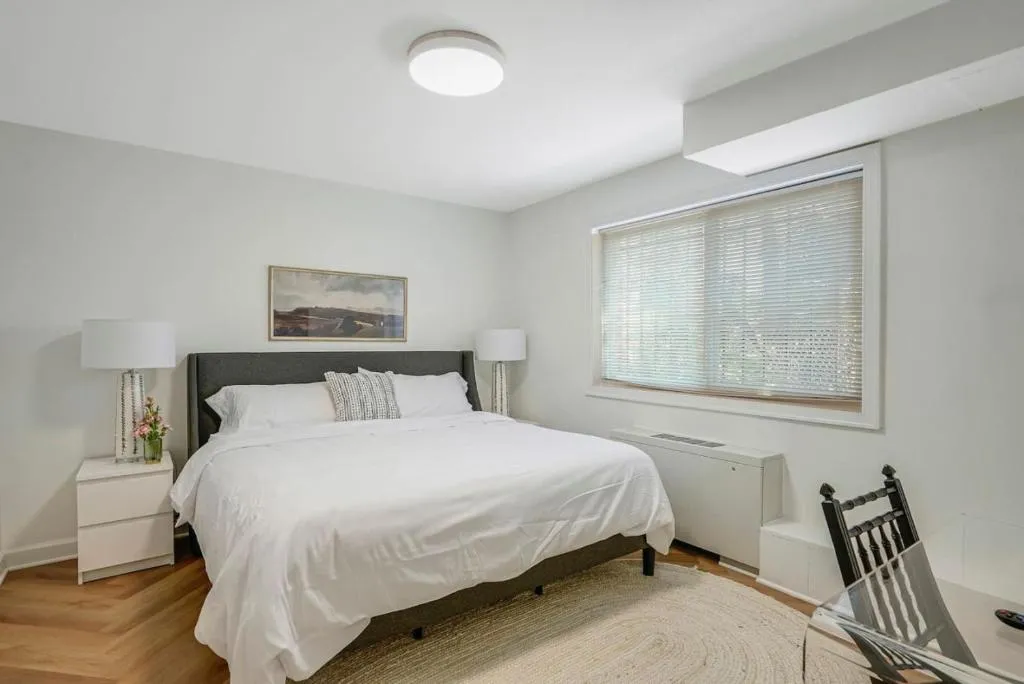 Image of Crystal City Boutique Flats Free Parking 101