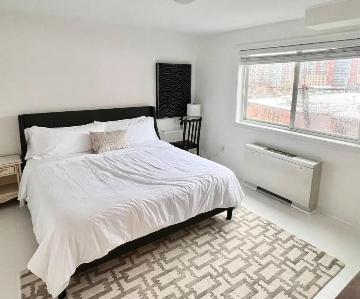 Image 2 of Crystal City Boutique Flats – Free Parking 2878