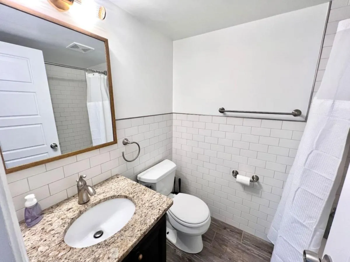 Image 5 of Crystal City Boutique Flats – Free Parking 2878