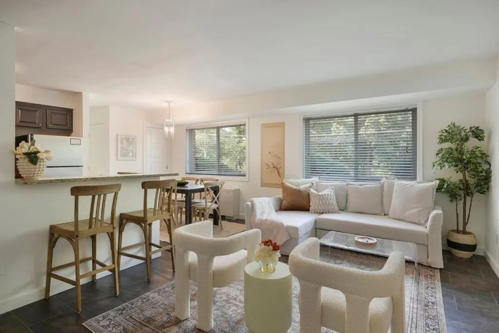 Image of Crystal City Charm 2BR Free Parking 104