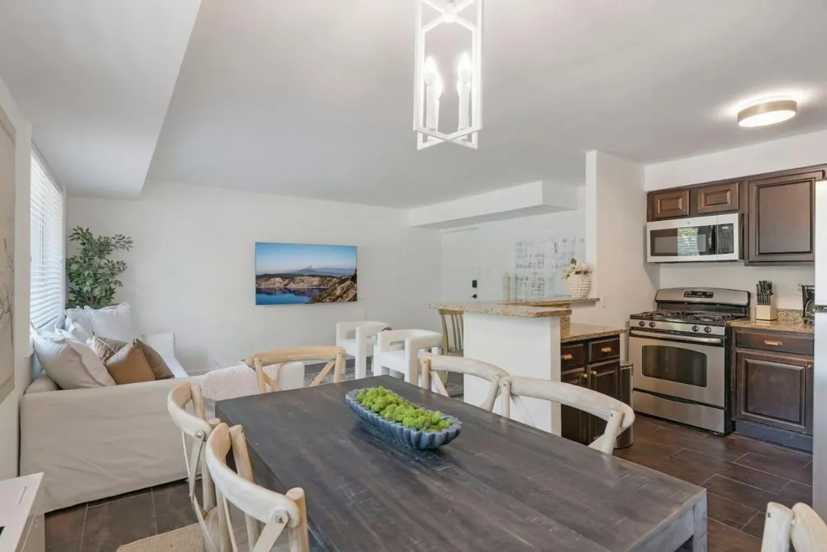 Image 1 of Crystal City Charm 2BR Free Parking 104