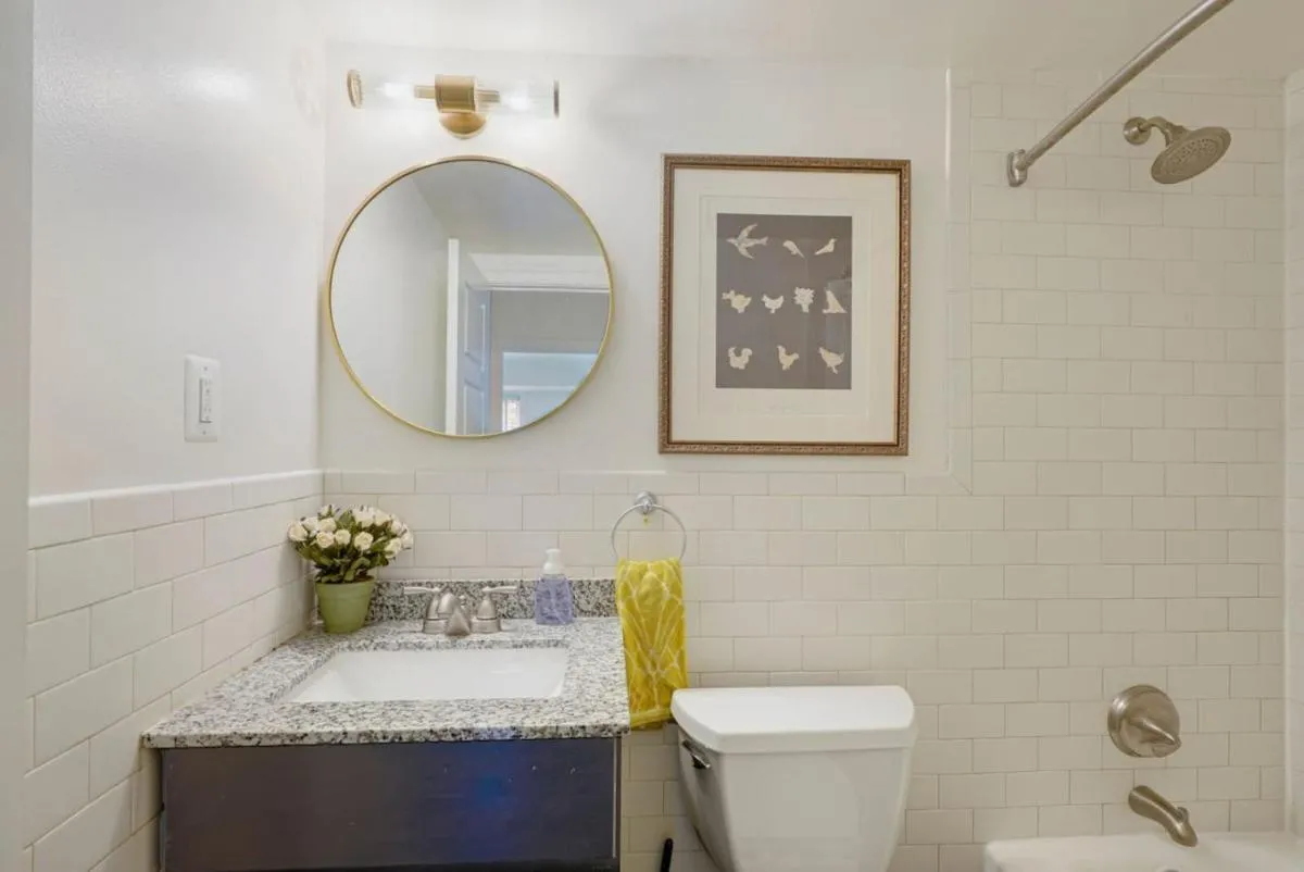 Image 6 of Crystal City Charm 2BR Free Parking 104