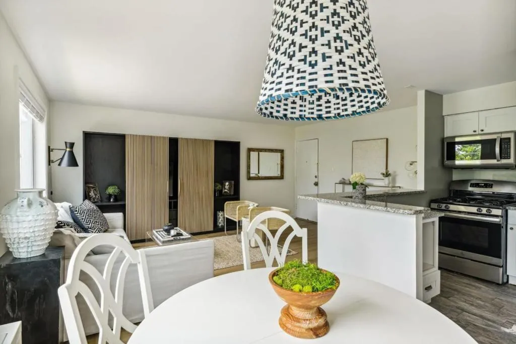 Image of Crystal City Charm 2BR Free Parking 304