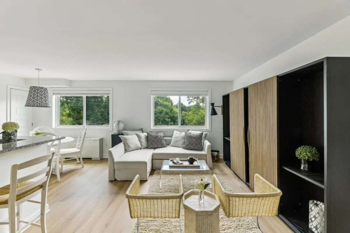 Image 6 of Crystal City Charm 2BR Free Parking 304