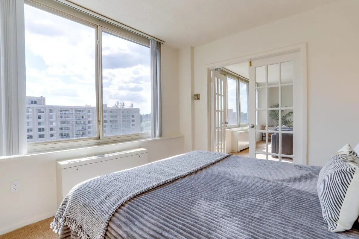 Image 6 of Crystal City – Fantastic 2BR Aprtment with Gym