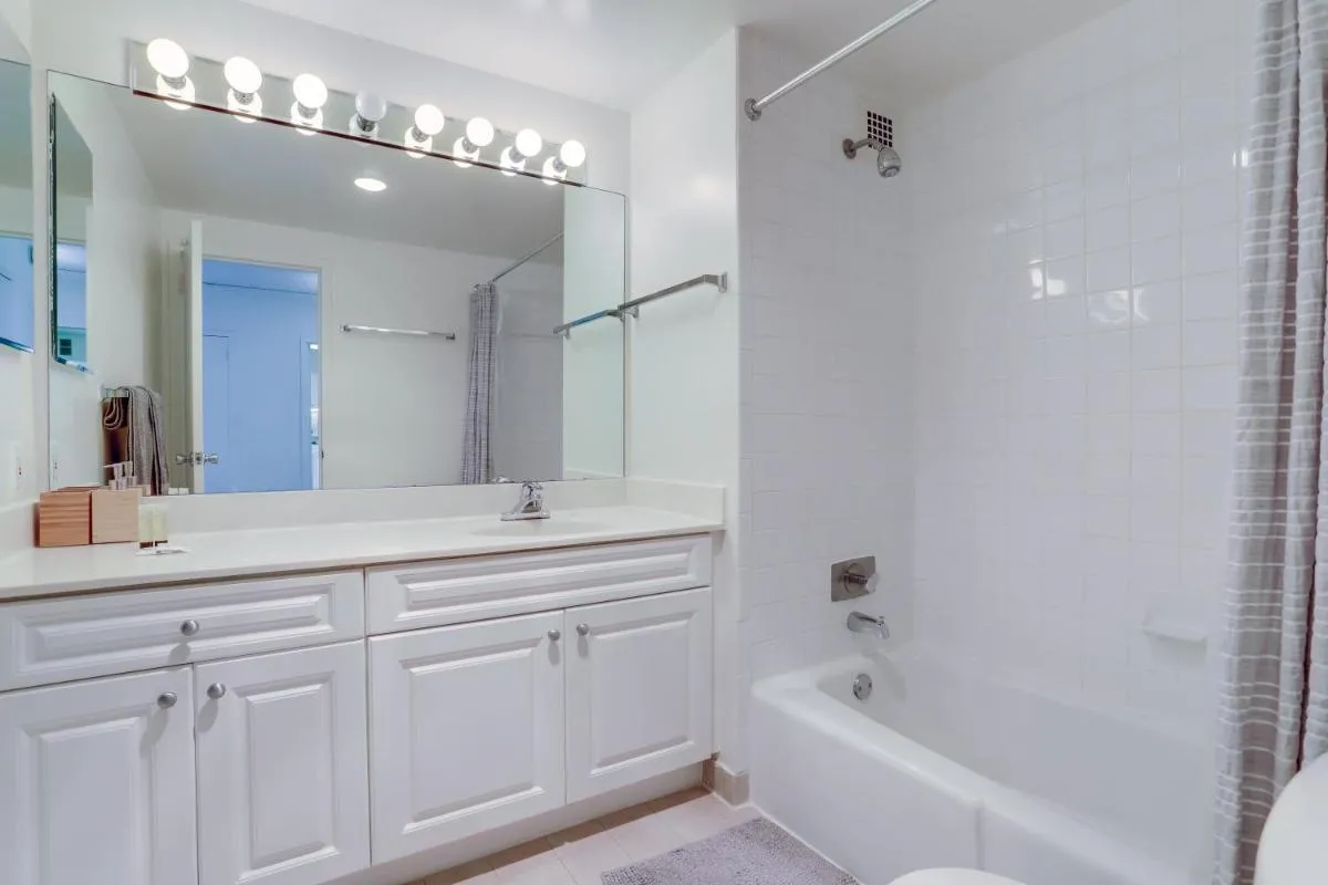 Image 2 of Crystal City – Fantastic 2BR Aprtment with Gym