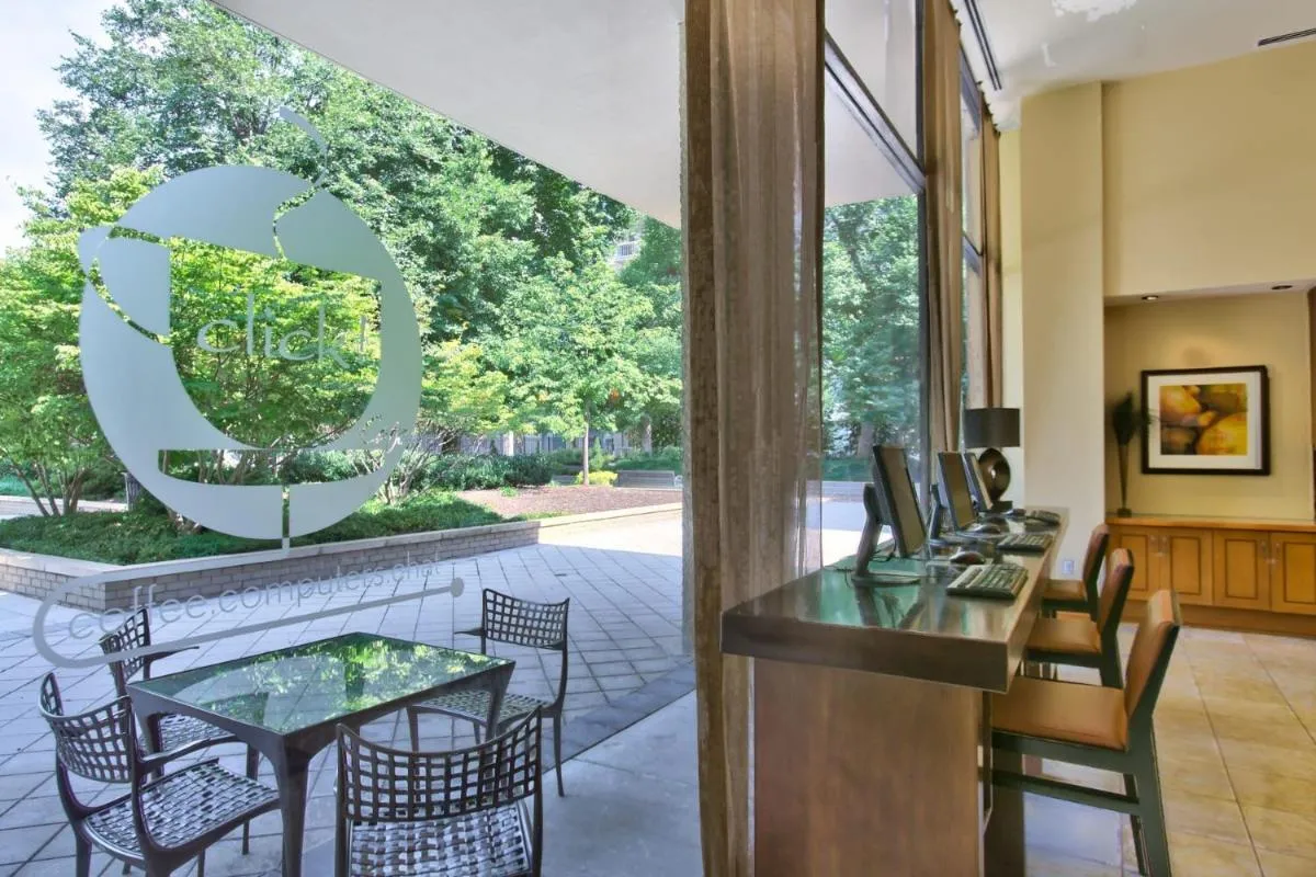 Image 5 of Crystal City – Fantastic 2BR Aprtment with Gym