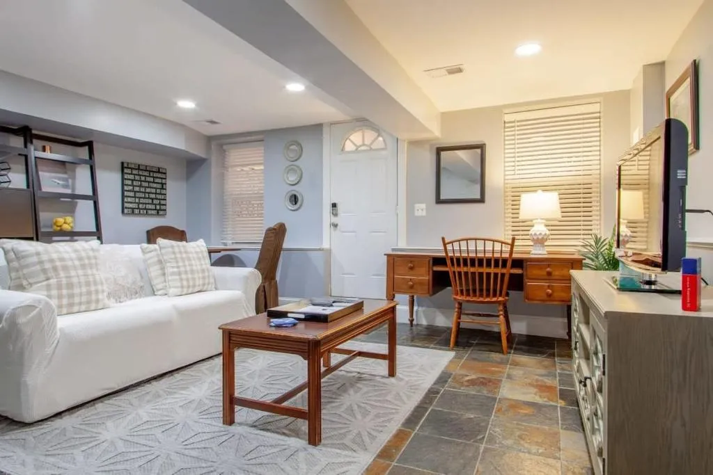 Image of Delightful 1-BR Accommodations Nearby METRO
