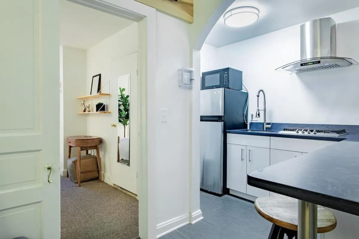 Image 4 of DesignerFlat Nestled Between Dupont&Logan Circles