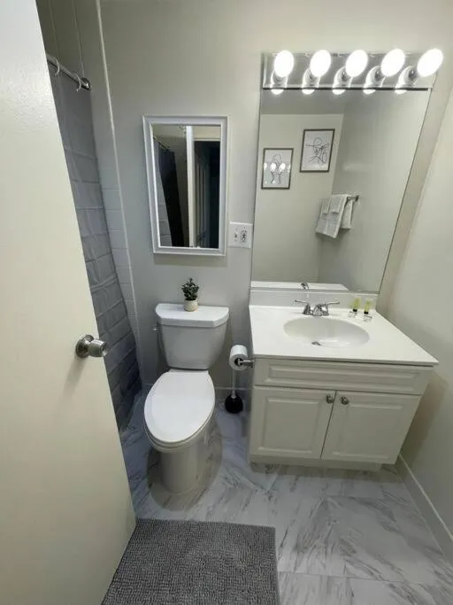 Image 5 of Discover an Modern Apartment at Crystal City with gym