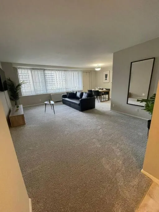 Image 3 of Discover an Modern Apartment at Crystal City with gym