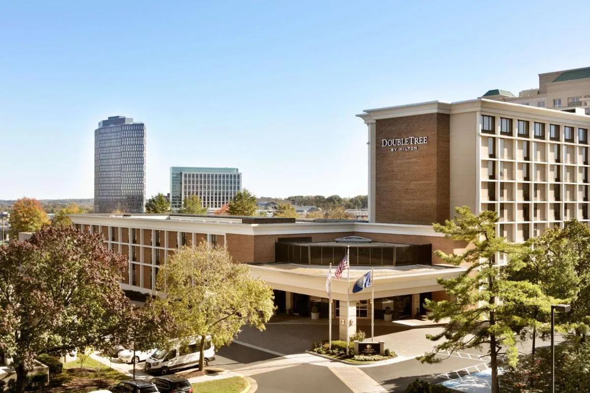 Image 3 of DoubleTree by Hilton McLean Tysons