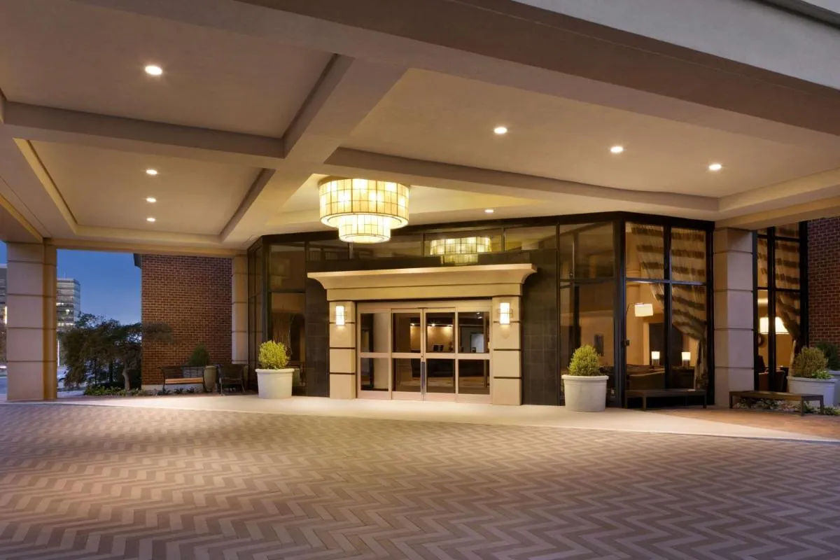 Image 4 of DoubleTree by Hilton McLean Tysons