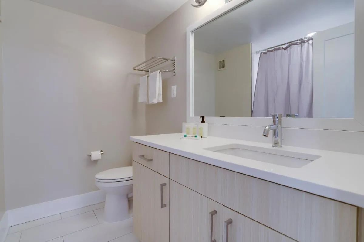 Image 2 of Elegance in Crystal City – Amazing Apartment with gym