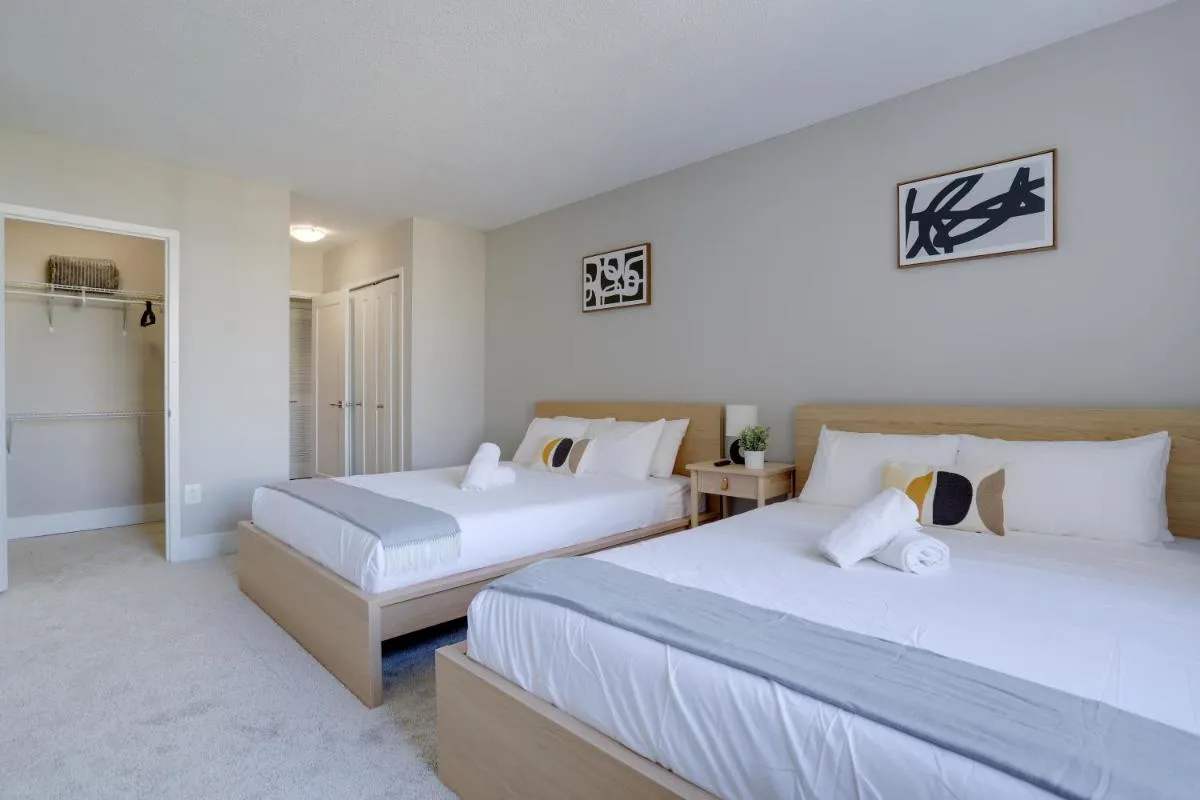 Image 1 of Elegance in Crystal City – Amazing Apartment with gym