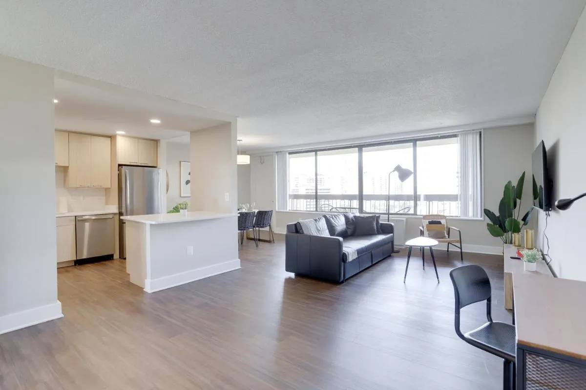 Image 3 of Elegance in Crystal City – Amazing Apartment with gym