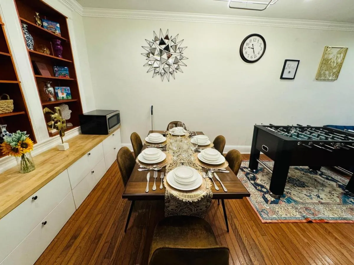 Image 5 of Elegant 4BR & 4BA House in DC