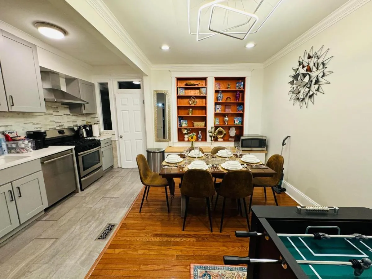 Image 1 of Elegant 4BR & 4BA House in DC