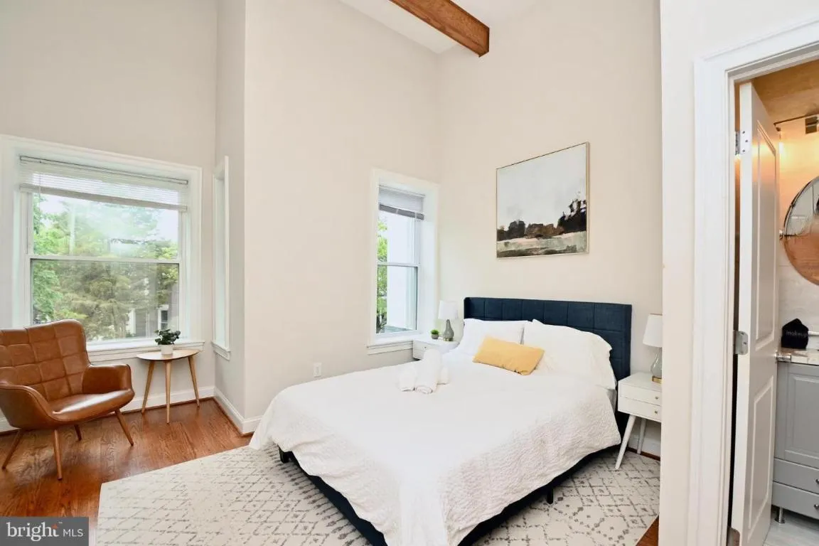 Image of Elegant 5BR home near Capitol Hill! Free Parking!