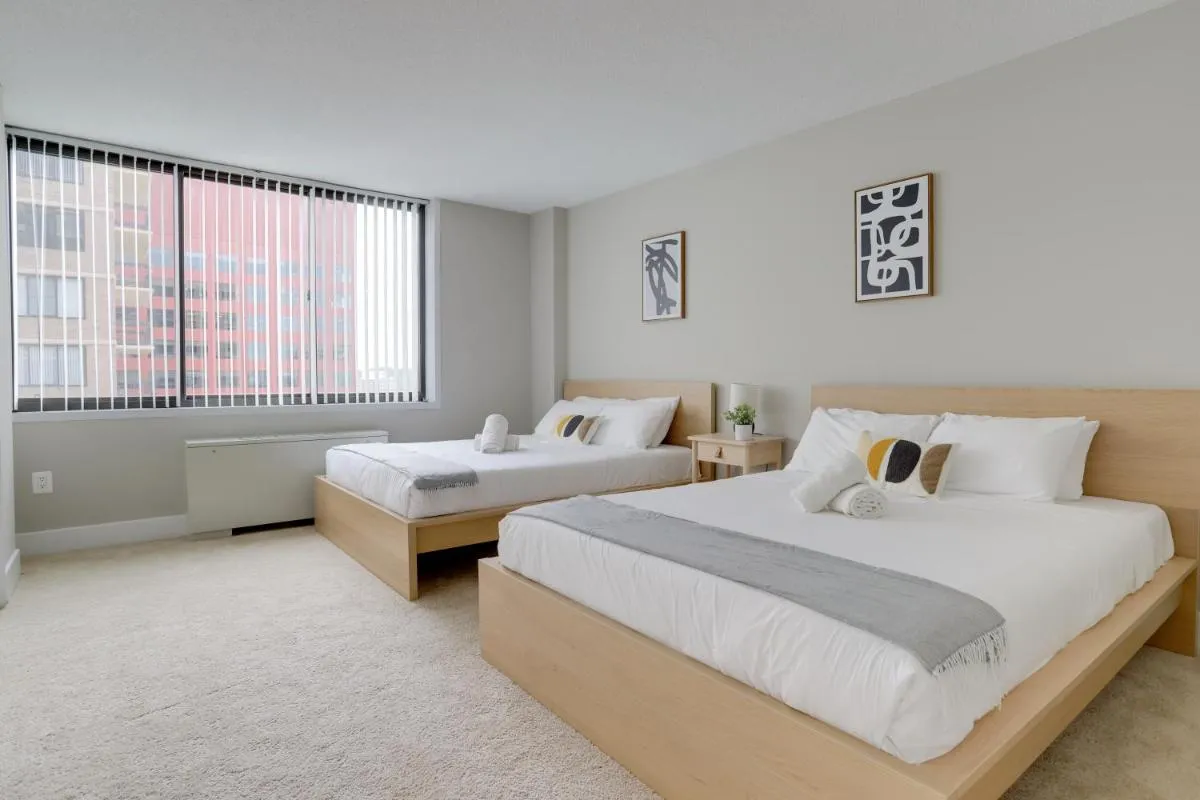 Image 1 of Elegant Apartment with Gym Access at Crystal City