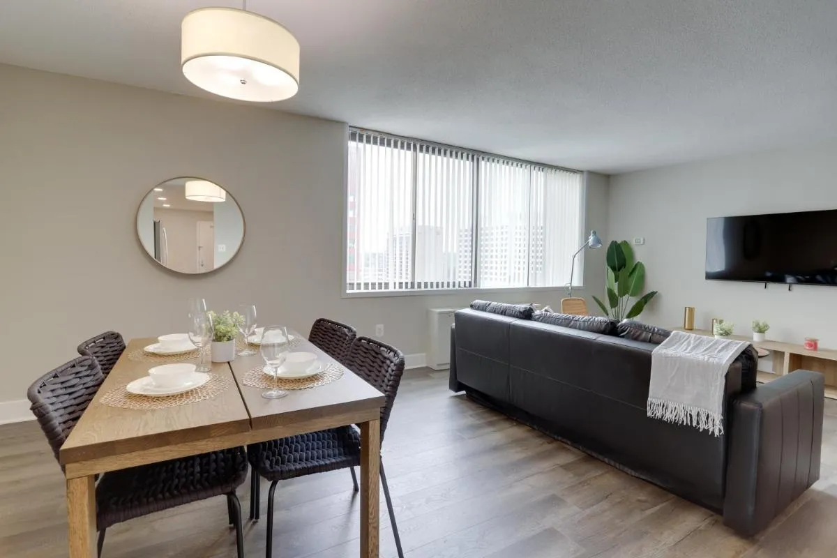 Image 2 of Elegant Apartment with Gym Access at Crystal City