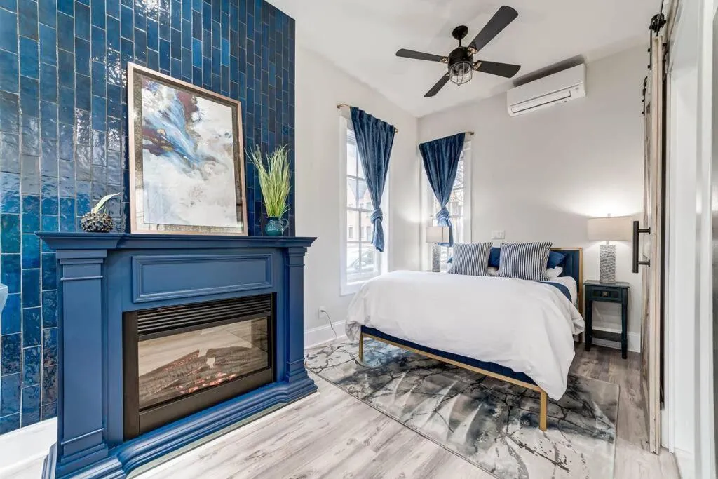 Image 2 of Elegant Studio Retreat with Amenities, King St 1 mi